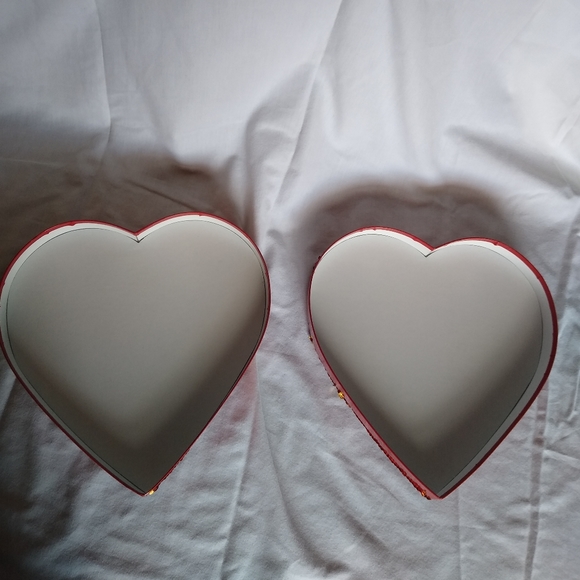 Metallic Red and Gold Sequins Heart Shape Wall Decor Set of 2 - Picture 5 of 8